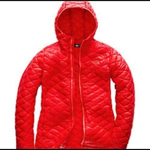 Women’s North Face juicy red thermoball coat